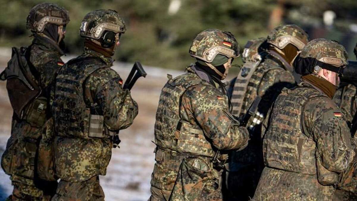 نیمی از آلمانی‌ها از استقرار نیرو‌های آلمانی در اوکراین حمایت می‌کنند