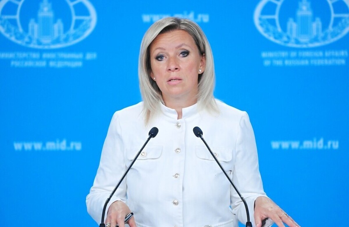 زاخارووا طرح اخراج شهروندان روس از لتونی را «نئونازیسم» توصیف می‌کند و به جامعه بین‌المللی هشدار می‌دهد