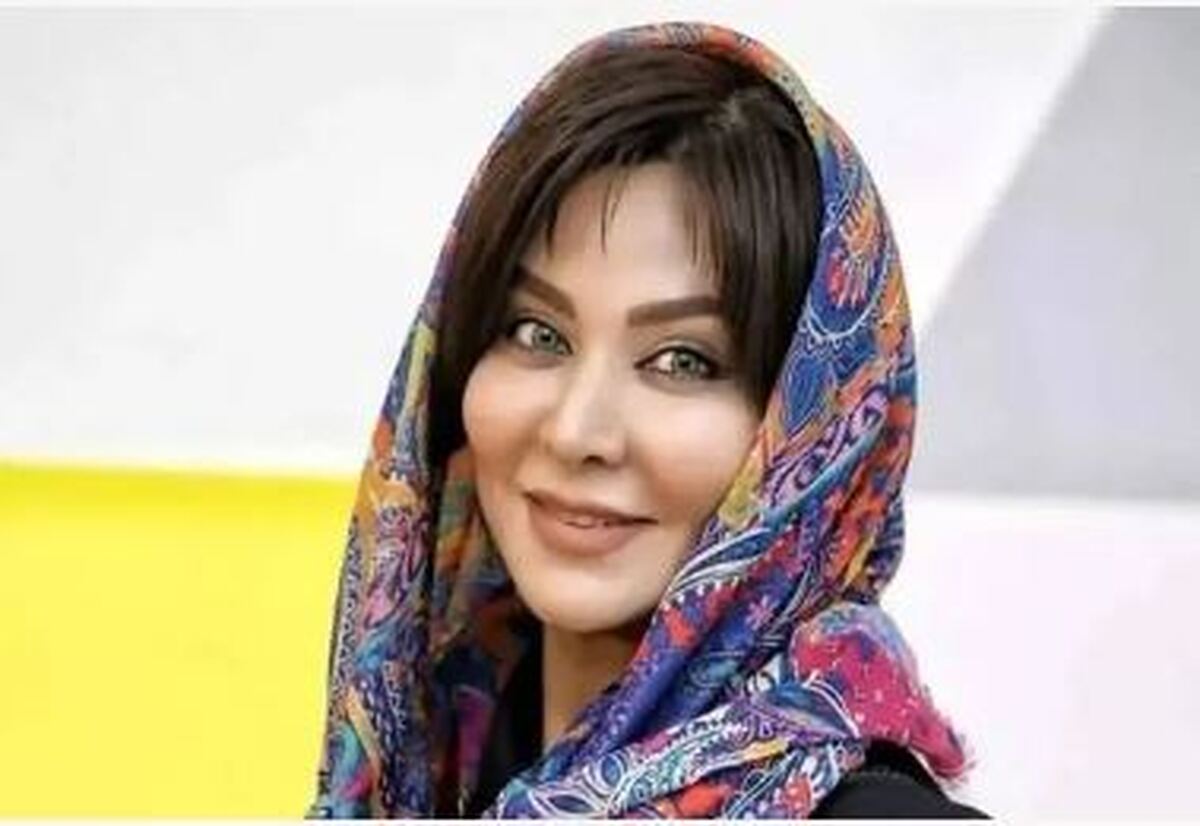 لحظه‌ای خاص از در آغوش گرفته شدن فقیهه سلطانی و دخترش توسط گلاب آدینه