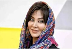 لحظه‌ای خاص از در آغوش گرفته شدن فقیهه سلطانی و دخترش توسط گلاب آدینه