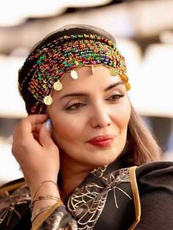 الهام پاوه‌نژاد با یک سربند جذاب رنگی یک استایل حرفه‌ای زد!