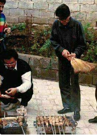 جوجه زدن به سبک استاد محمدرضا شجریان! /استفاده از جارو به جای باد بزن!