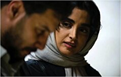 مدل بستن دستمال سر الهه حصاری که مو‌های سیاه و حالت دارشو به نمایش میزاره+عکس