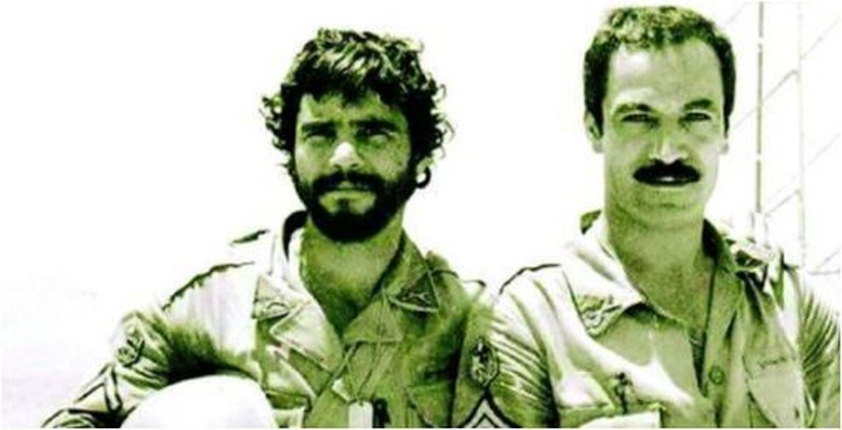 عکس زیر خاکی قدیمی از بازیگران «سعید راد، ناصر ملک مطیعی، بیک ایمانوردی و سپیده» با لباس نظامی/سپیده با لباس مجلسی اومده جنگ!