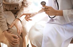 آیا زانوهایتان صدا‌های عجیب و غریبی می‌دهند؟ چه زمانی این یک علامت هشدار دهنده است و چه زمانی طبیعی است؟