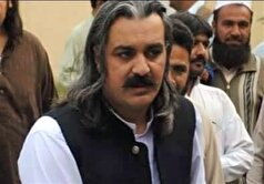 حکم بازداشت مقام پاکستانی همزمان با تاکید عمران خان بر مذاکره با طالبان