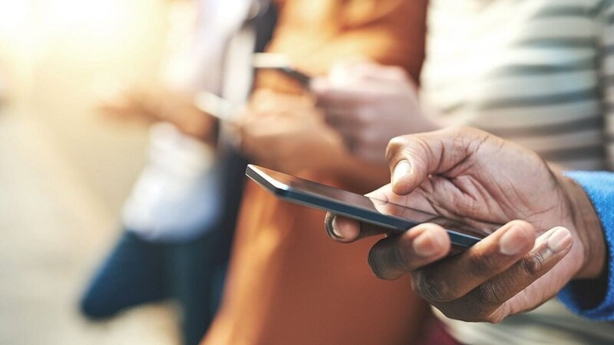 استفاده از تلفن همراه مشکلی جدی برای تمام نسل‌ها
