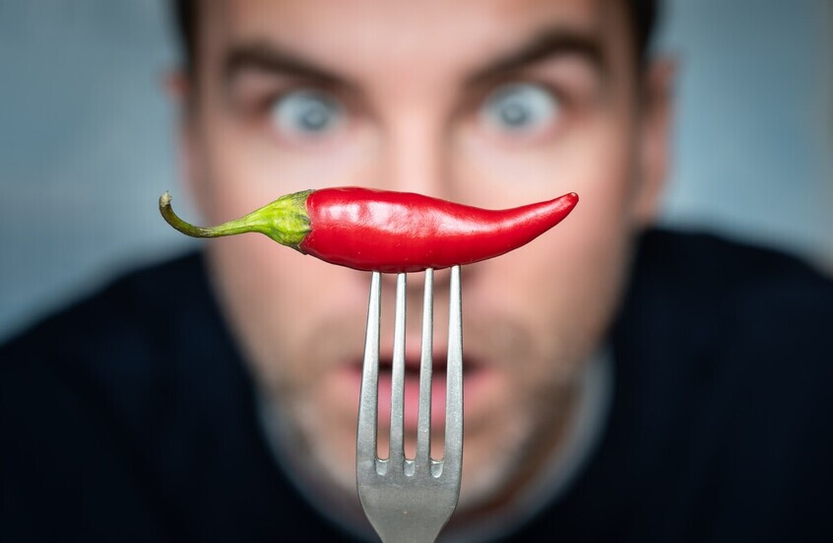 وقتی مرتباً غذا‌های تند می‌خورید، چه اتفاقی برای بدنتان می‌افتد؟