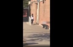 ویدئو| در پاسخ به قلدری‌ها، یک دختر آرژانتینی به همکلاسی‌هایش شلیک می‌کند و خودش را در حیاط مدرسه سنگر می‌دهد