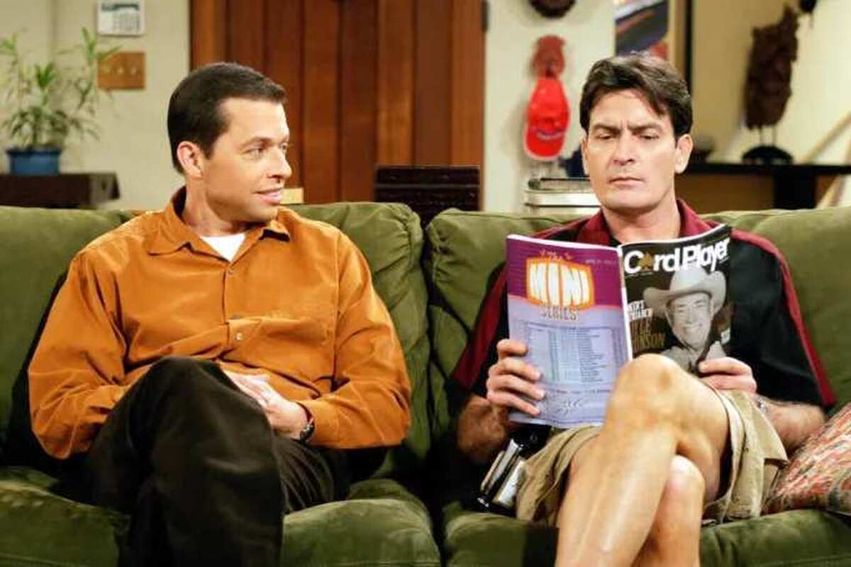 افشاری جان کرایر درباره اختلاف چشمگیر دستمزد خود و چارلی شین در سریال «Two and a Half Men»