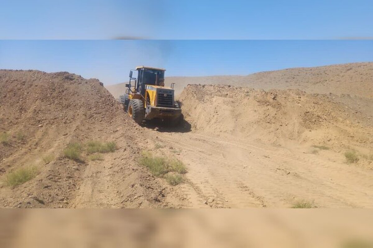 تخریب و بازگشایی بند‌های خاکی غیرمجاز در تربت‌جام و صالح‌آباد