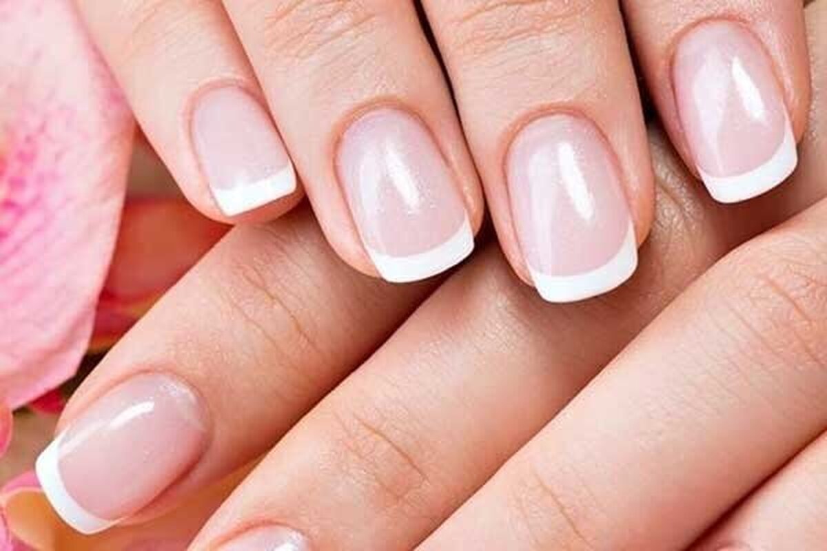 زدن برق کننده ناخن برای خانم‌ها ممنوع شد