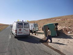 واژگونی مینی بوس حادثه ساز شد