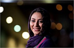 استایل جسورانه و شیک مونا فرجاد در یک مراسم هنری مهم مورد بحث قرار گرفت+عکس