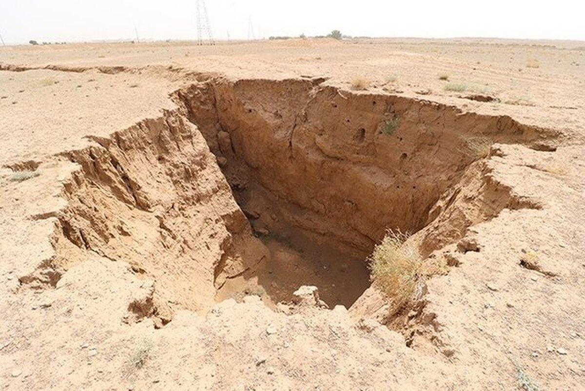 ۹۰ درصد فروچاله‌های همدان با برداشت غیرمجاز آب منابع زیرزمینی مرتبط است