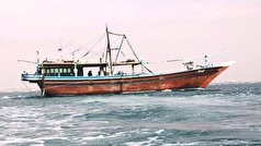 توقیف لنج حامل کالای قاچاق در بندرلنگه
