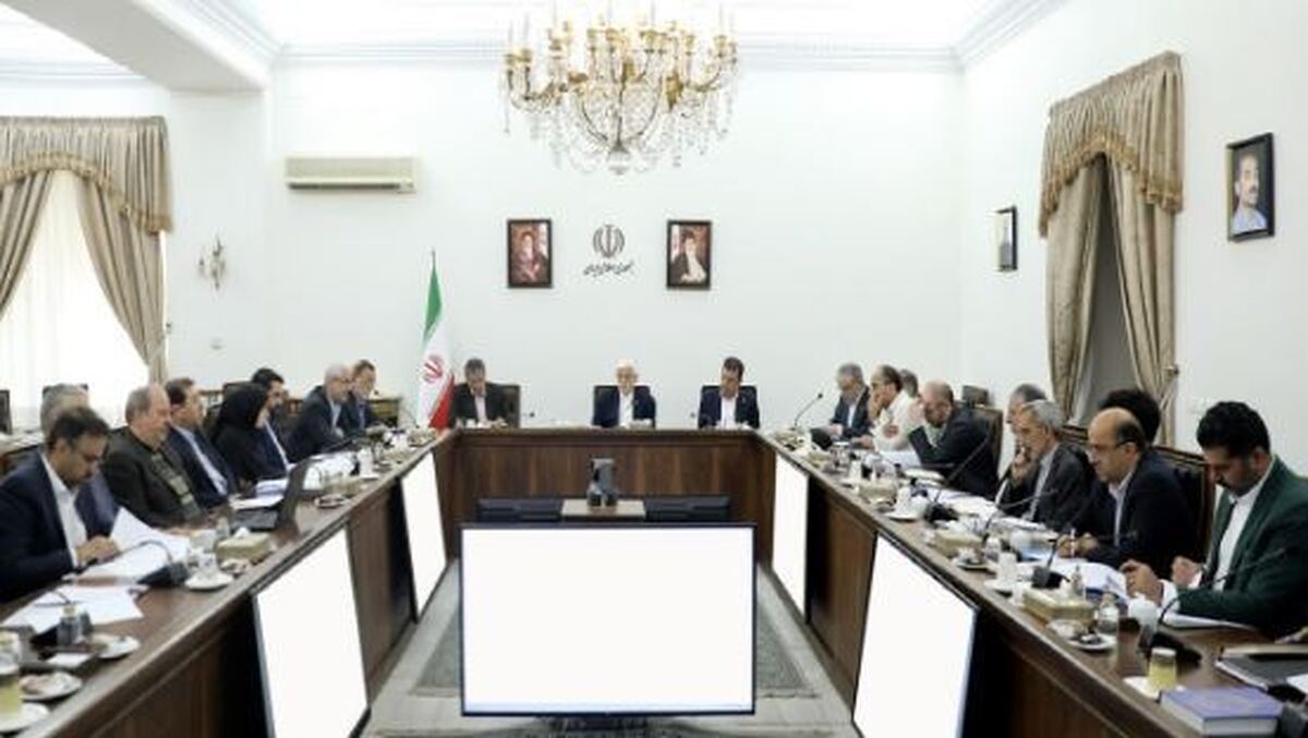 عارف: برنامه دولت جبران عقب‌ماندگی در حوزه فناوری‌های نوین است