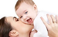به این دلیل خطرناک باید از بوسیدن نوزادان خودداری کنید