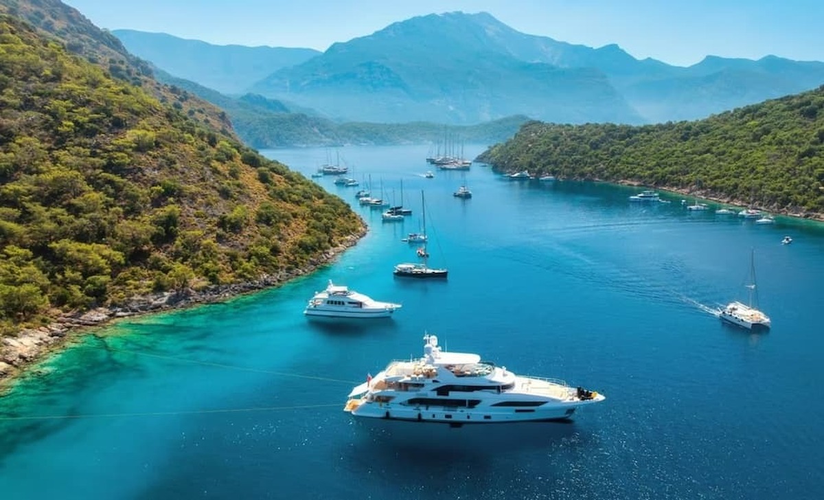 انبار عظیم برای بسته‌بندی‌های پلاستیکی در اعماق دریا