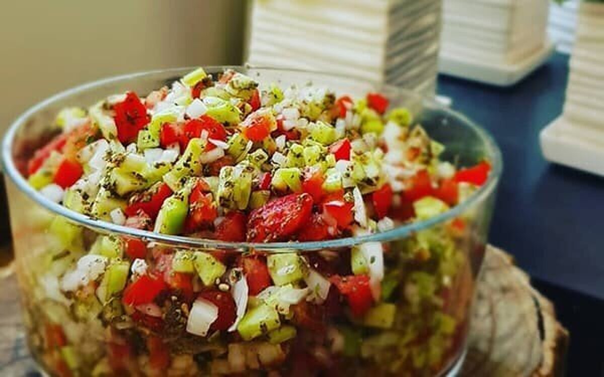 طرز تهیه سالاد شیرازی؛ یک چاشنی محبوب و قدیمی بین ایرانی‌ها