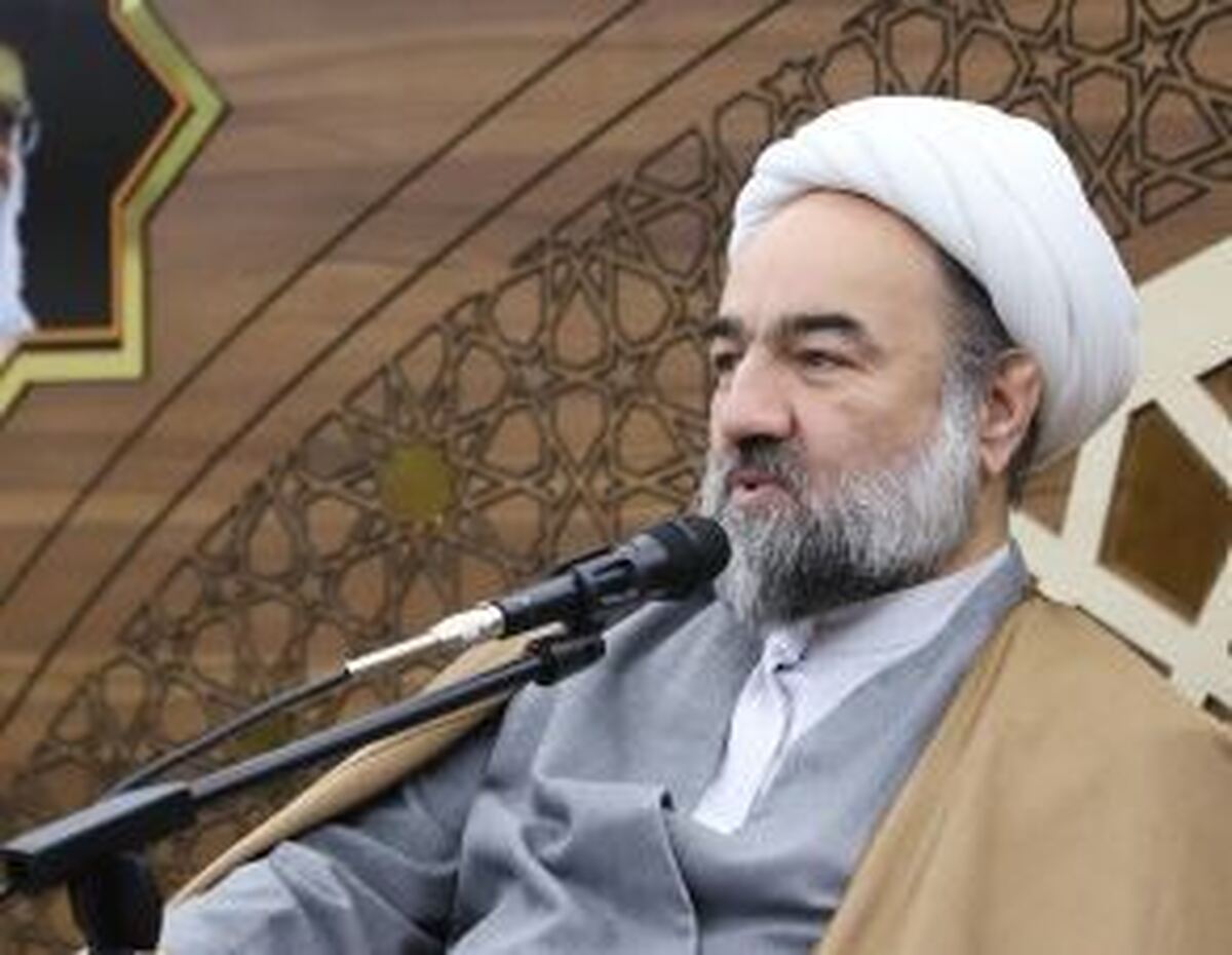 حوزه‌های علمیه در خط مقدم مقابله با تهدید‌های دشمن قرار دارند