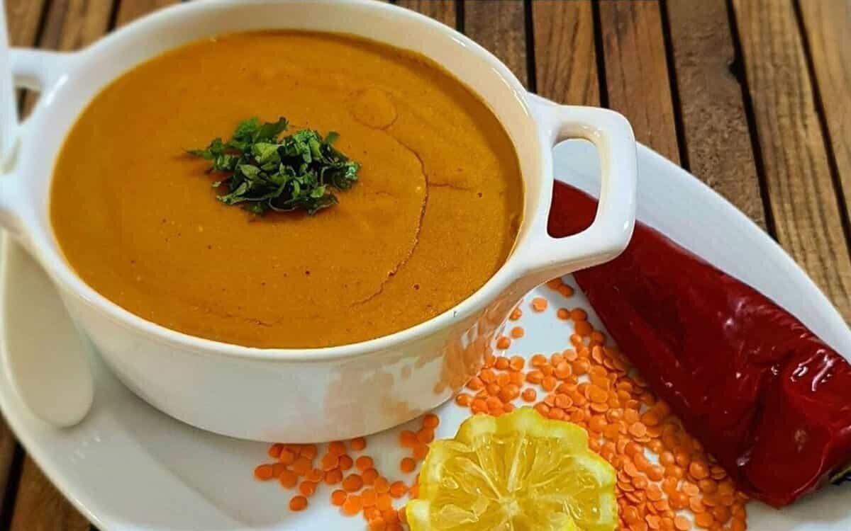 با مقوی‌ترین و خوشمزه‌ترین سوپ پاییزی آشنا بشید/رسپی سوپ عدس +مواد لازم