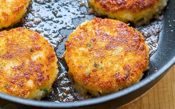 ۵ ترفند طلایی برای پخت یک کوکوی سیب زمینی پنیری متفاوت