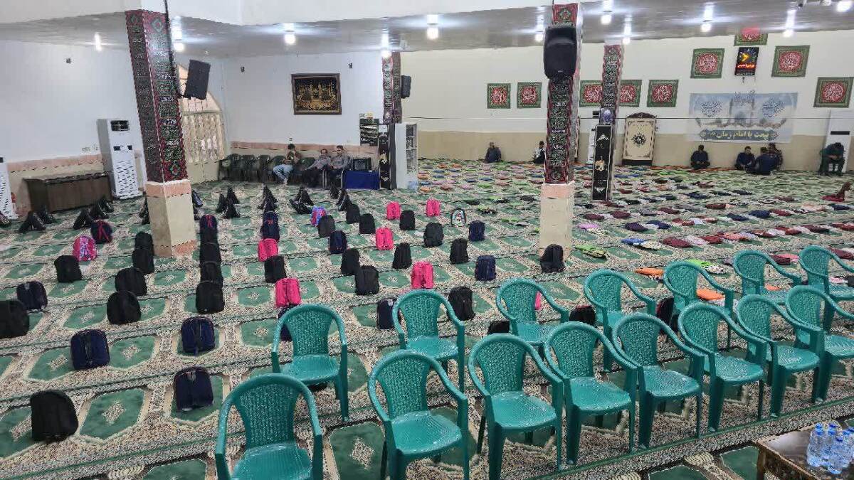 برگزاری جشن عاطفه‌ها در اندیمشک/ اهدای یک‌هزار و ۵۰۰ بسته نوشت‌افزار به دانش‌آموزان کم‌برخوردار توسط کمیته امداد