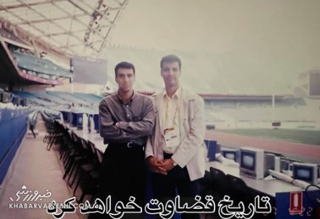 نوشابه باز کردن مزدک میرزایی برای عادل فردوسی‌پور