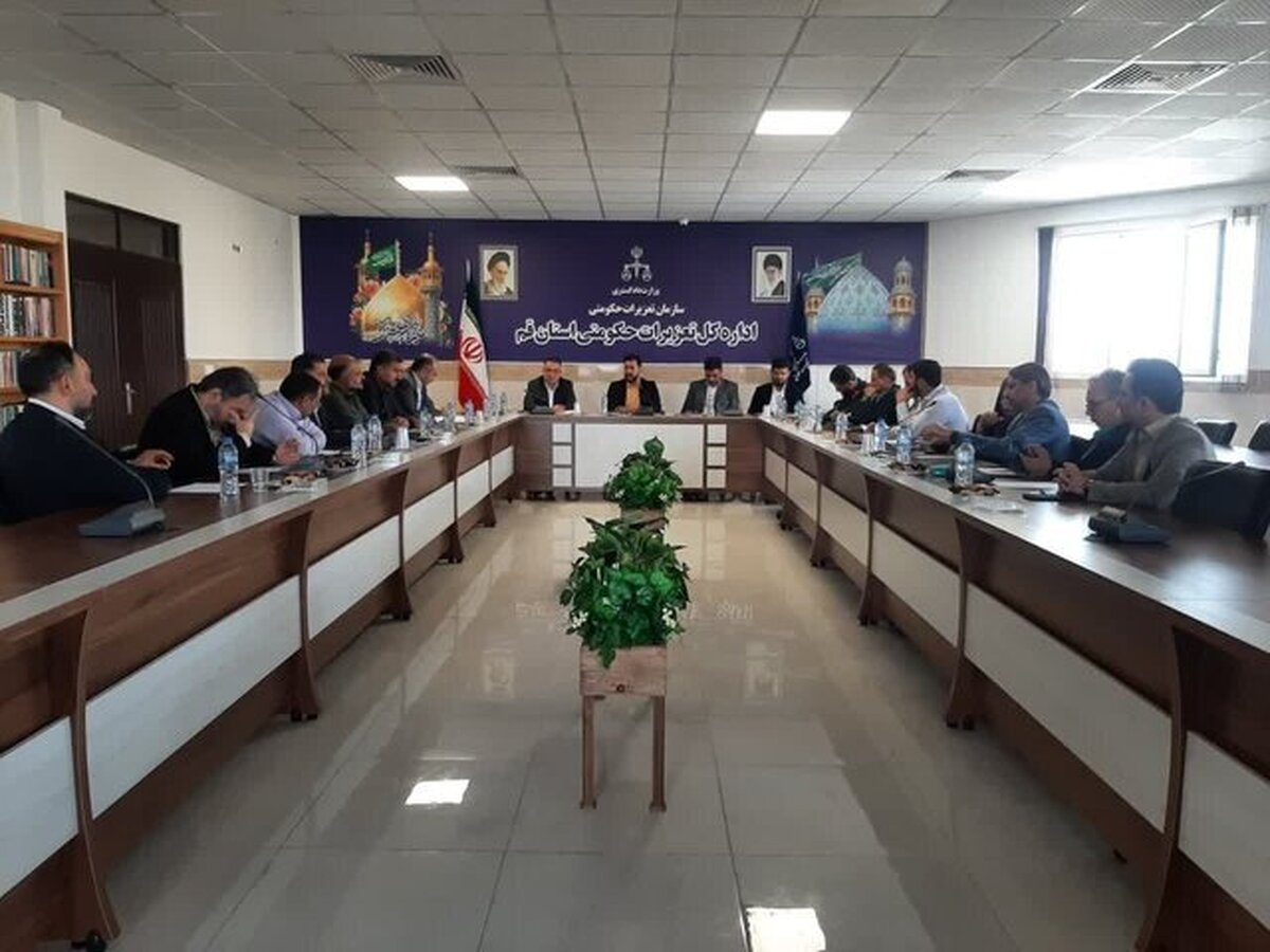 تأکید بر کنترل قیمت‌ها و برخورد با اخلالگران در بازار قم
