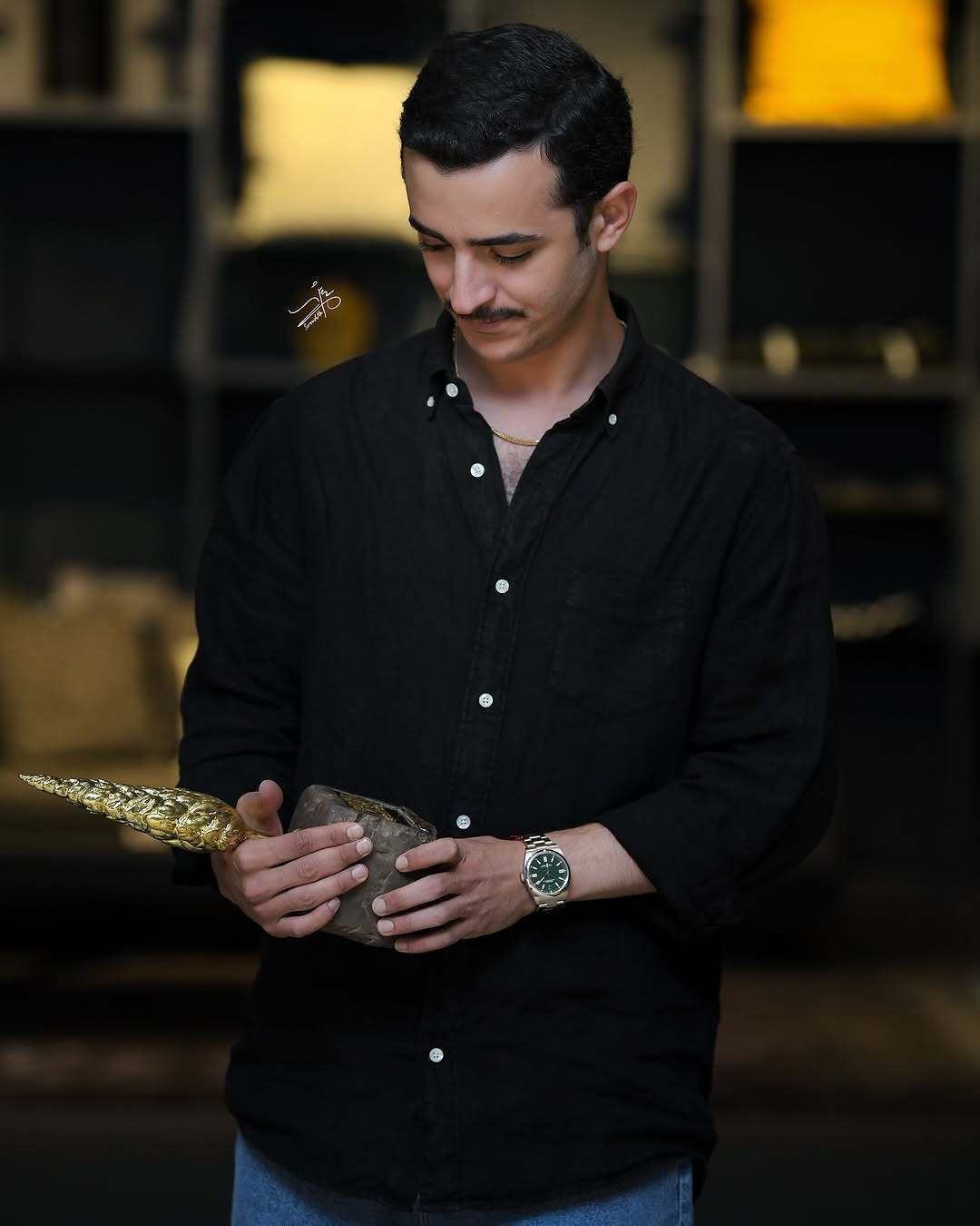 حرکت نمادین علی شادمان با اهدای یک جایزه به بازیگر زندانی!