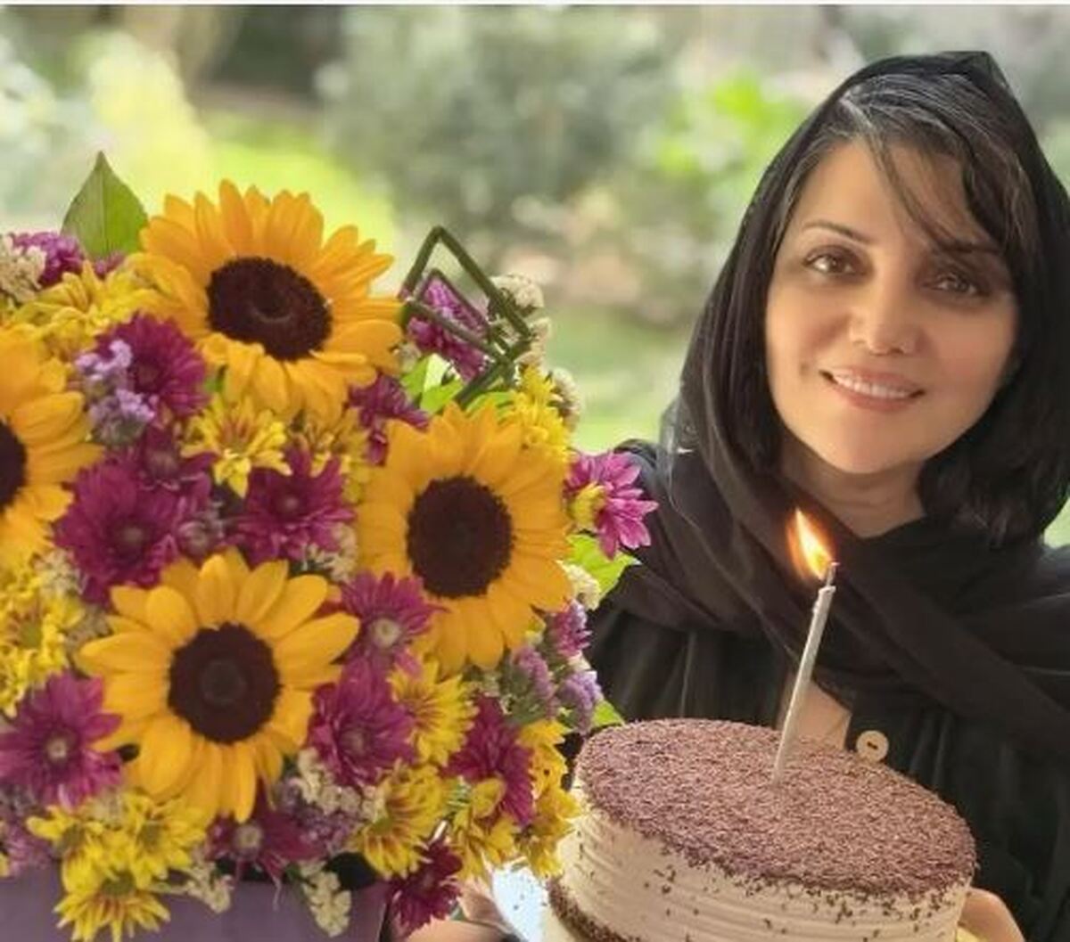الهام پاوه‌نژاد با ظاهری امروزی و جوان پسندانه پا در ۵۴ سالگی گذاشت! +عکس