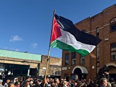 جشن گرفتن تعدادی از فعالان سیاسی نمایندگان پارلمان و اعضای جامعه فلسطینی در به رسمیت شناخته شدن فلسطین به عنوان یک کشور
