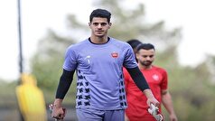 واکنش نیازمند به نشان دادن دلار از سوی هواداران سپاهان