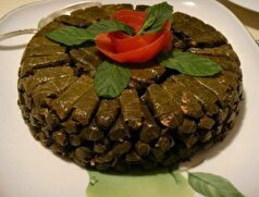 برای مهمان‌های ویژه این دلمه آذربایجانی با سس و چاشنی مخصوصش آماده کنید