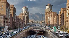 ترافیک پرحجم و سنگین در برخی از معابر و بزرگراه‌های پایتخت