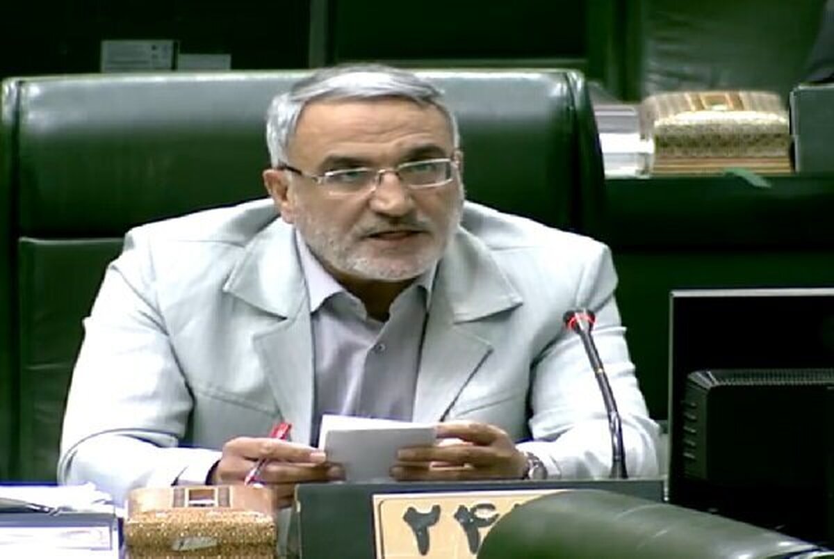 معینی آرانی: انعقاد قرارداد کار معین نیرو‌های خدمات آموزشی تعیین تکلیف شود