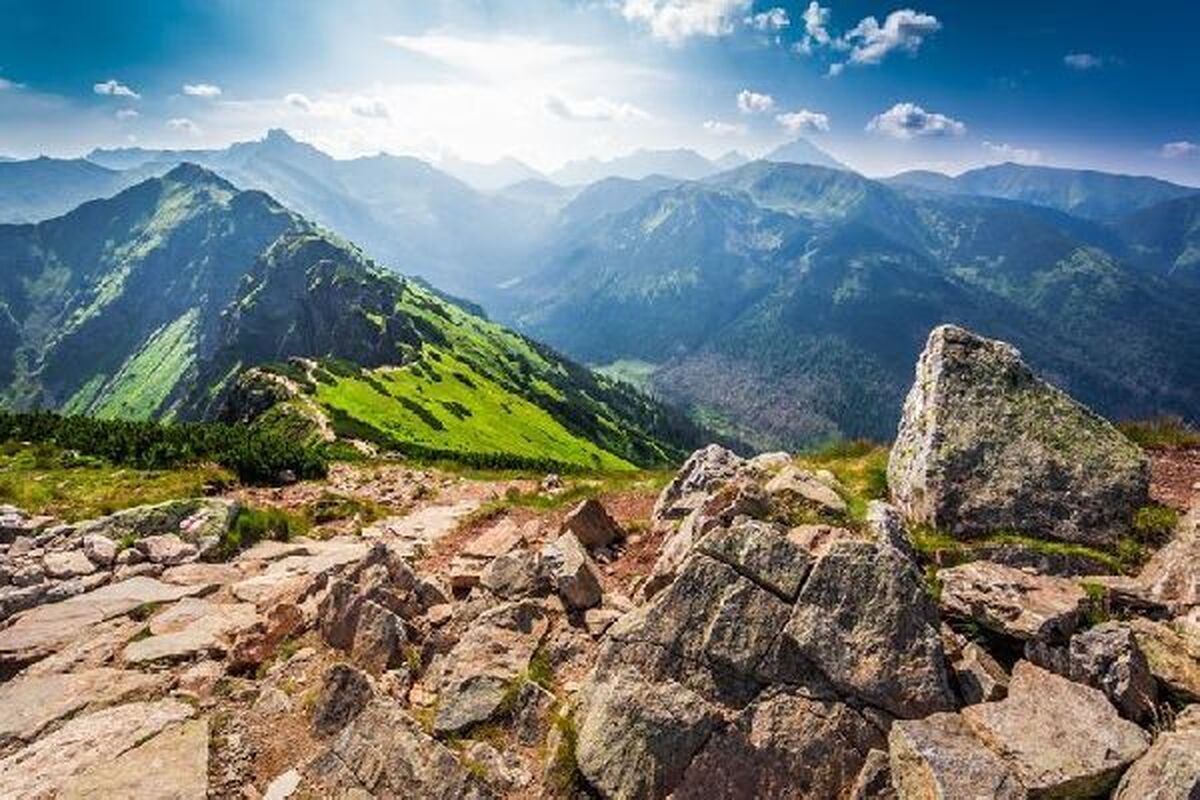 گروهی از کوهنوردان در کوه‌های کاباردینو-بالکاریا مورد اصابت سنگ قرار گرفتند