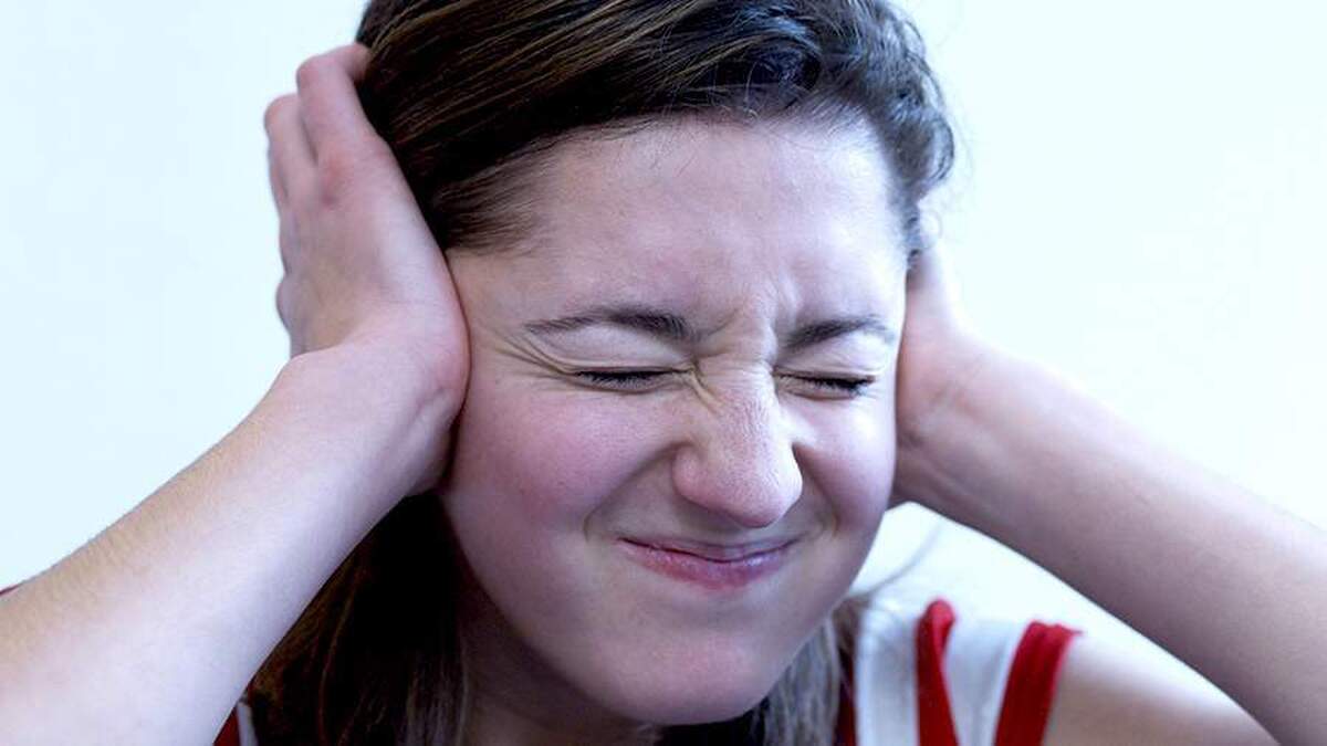 متخصص مغز و اعصاب، ترس از صدا‌های بلند را با بیماری‌ام اس مرتبط می‌داند