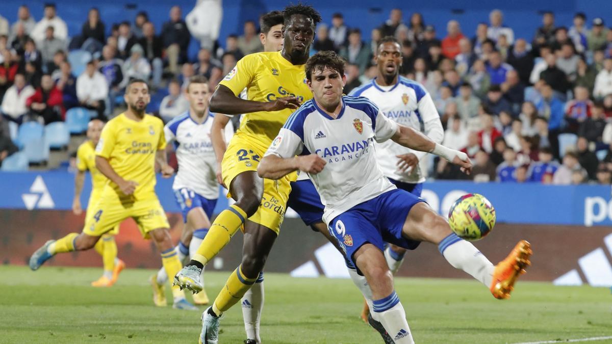 ایوان آزون به انگلیس رسید