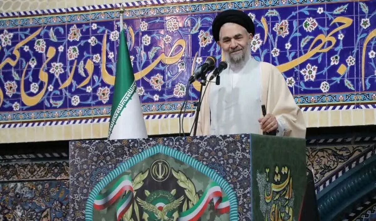 امام جمعه بروجرد: دشمن تسلیم اراده محکم مردم و نیرو‌های مسلح شد