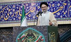 امام جمعه بروجرد: دشمن تسلیم اراده محکم مردم و نیرو‌های مسلح شد