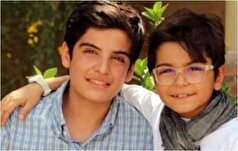 عکس از گیم بازی کردن مانی رحمانی جواد سریال «بچه مهندس» با دوستانش/ دسته خاموش بهش دادن خوشحال باشه