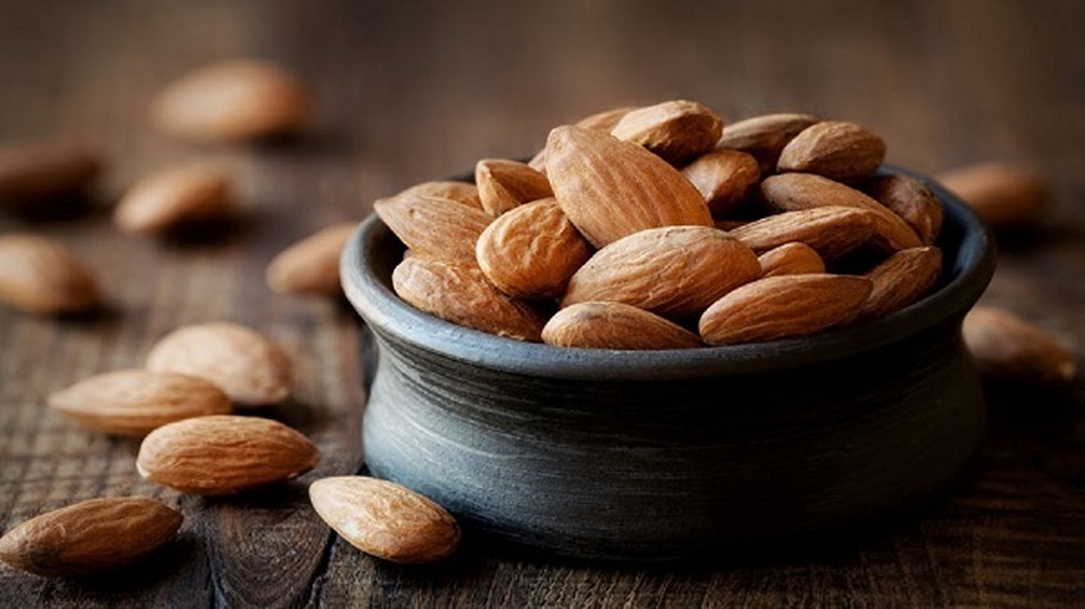 تقویت سلامت مغز با خوردن بادام!