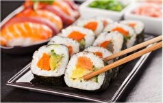 سوشی مملو از پروتئین و امگا ۳ ودر عین حال محل تکثیر انگل و میکروب