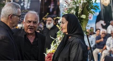 حضور پوری بنایی برای ادای احترام به پیکر «امامعلی حبیبی»