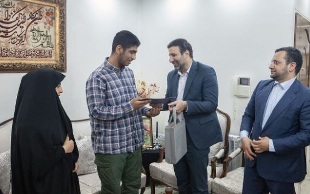 دیدار سخنگوی شورای نگهبان با خانواده شهید زندی