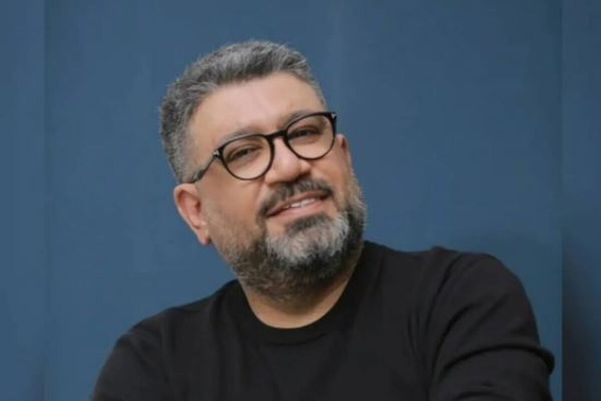 رضا رشیدپور در حال بوسیدن دستان این دختر زیبا شکار شد! +عکس