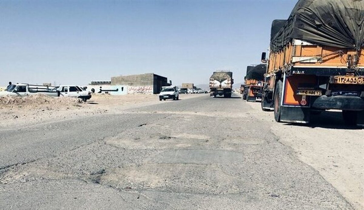 حمل بار‌های سنگین از عوامل تخریب زیرساخت‌های جاده‌ای خواف است