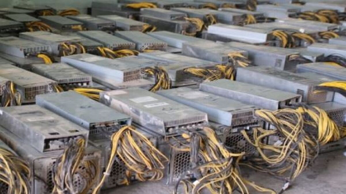 کشف ۳۸۵ دستگاه ماینر قاچاق از انبار یک کارخانه تولید لوازم خانگی